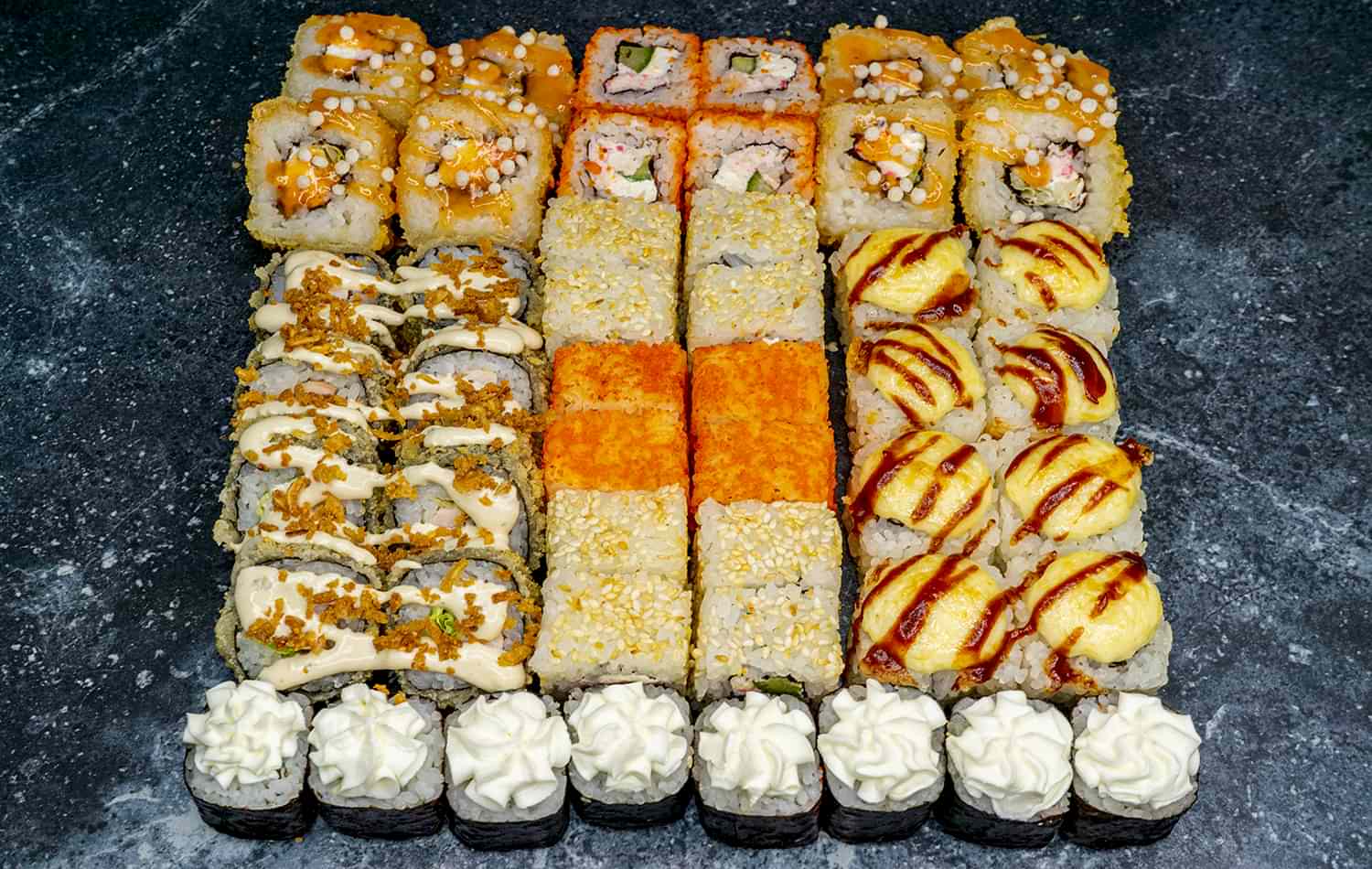 Сет Тануки(6)(Калифорн, темпура чикен,сливочн краб,барбекю ролл,кани фурай, каппа с сыром)